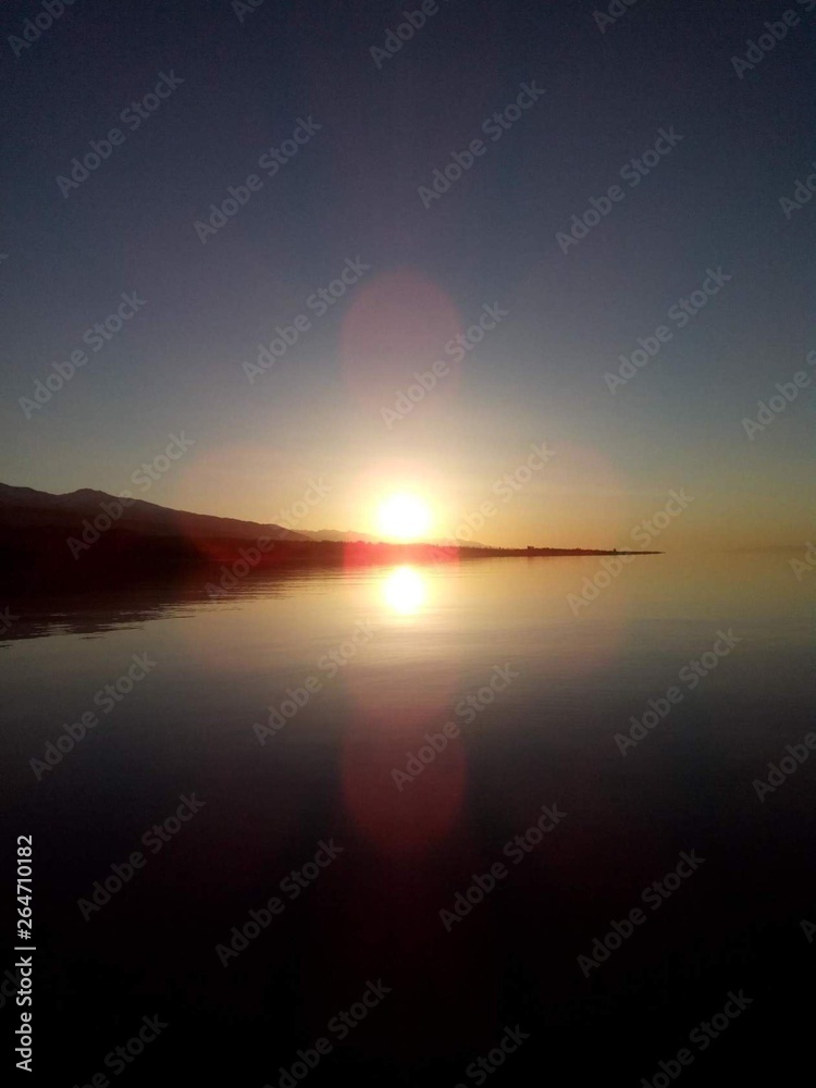 Fototapeta premium sunset cross over the sea