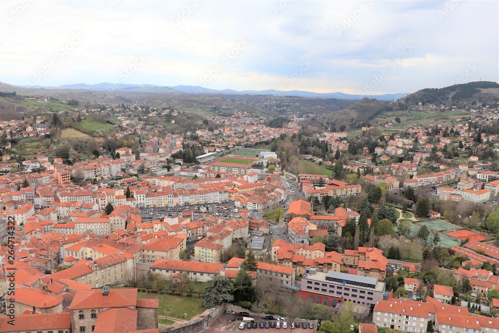 Ville Le Puy en Velay en Haute Loire - Auvergne - Vue de haut de la ville et de ses toits