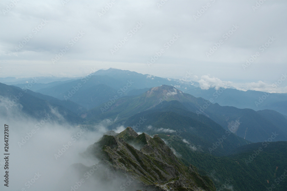 the trekking route of Yari-Hotaka mountains / 槍穂高縦走路(西穂 - 焼岳 - 乗鞍岳のパノラマビュー)