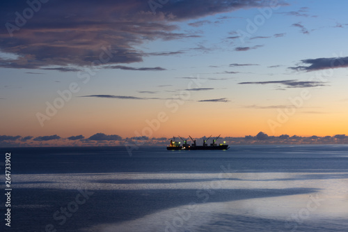 cargo ship at sunset © Gao