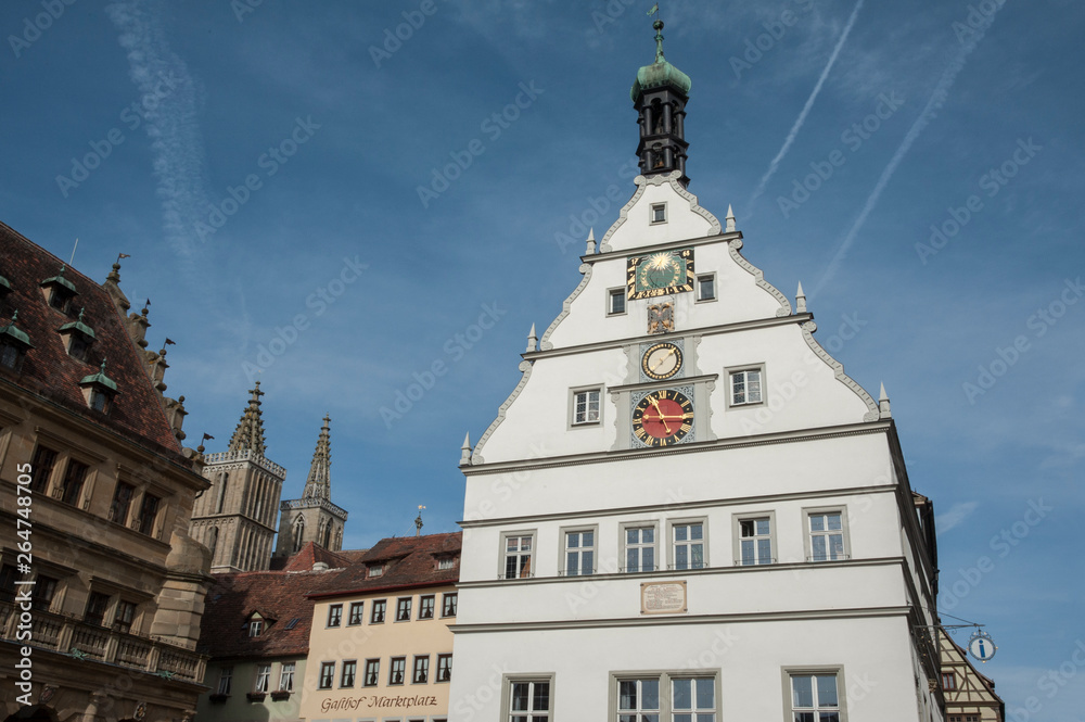 Obraz premium Town Hall (Rathaus) at Marktplatz - the main square of Rothenburg ob der Tauber, one of the most beautiful and romantic villages in Germany - Europe