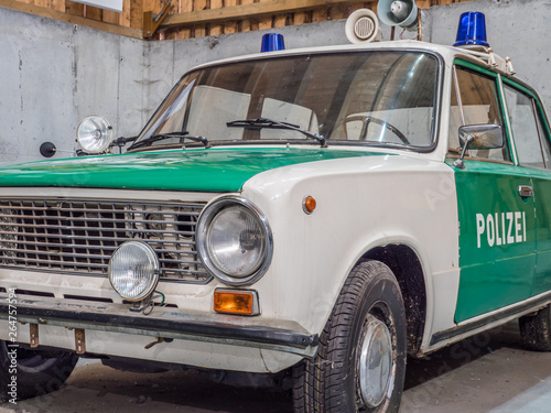 Polizeiwagen aus der ehemaligen DDR © Animaflora PicsStock