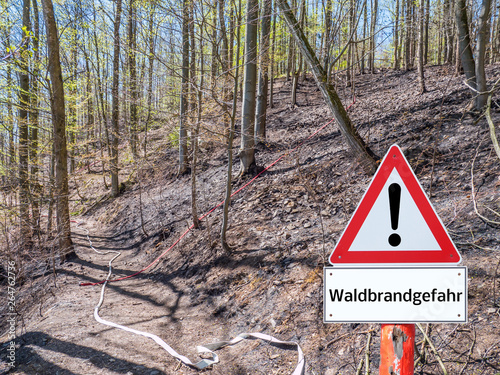 Warnschild Waldbrandgefahr photo