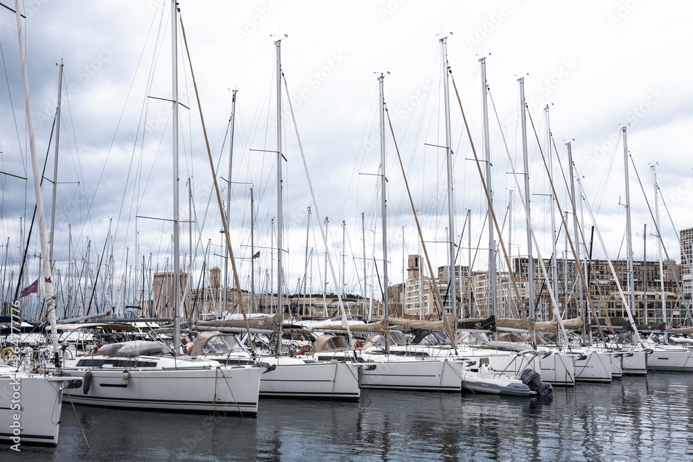 Panorama de bateau dans le vieux port de Marseille