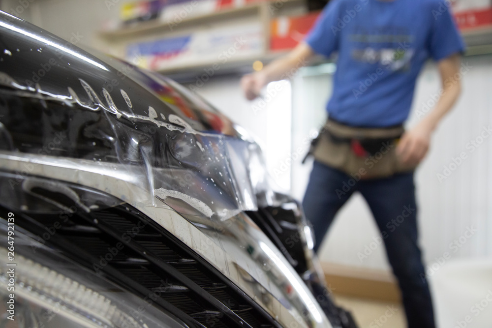 Obraz premium car paint protection film installing