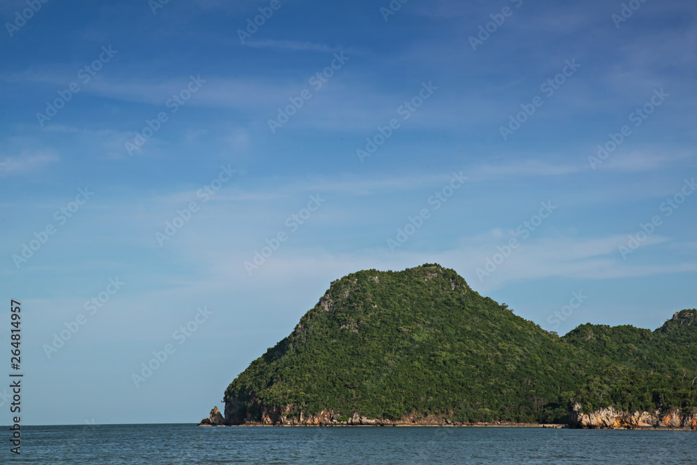 Naklejka premium Beautiful tropical island Ao Manao beach in thailand