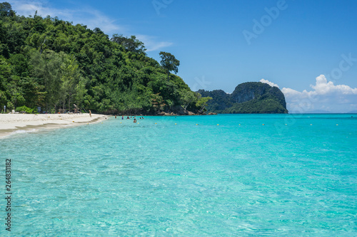 Touring around the iconic Phi Phi Islands and the Bamboo island national park. In those places you can find the most beautiful beaches in Thailand with Crystal clear water and white sand. 