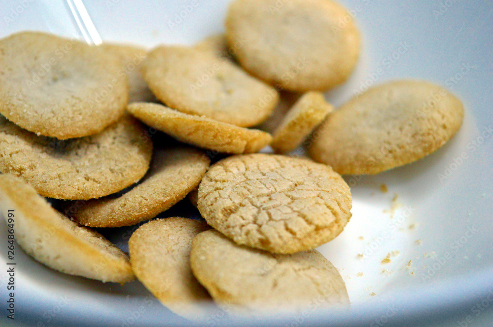 Some rice crackers with roasted meat flavor. Some rice crackers with roasted meat flavor.