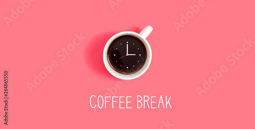 Obraz na płótnie Coffee cup with clock overhead view flat lay