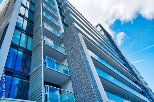 Canvas Print Toronto Condominium in a trendy district