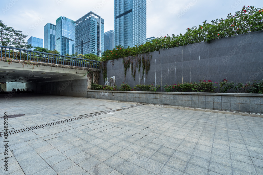 Fototapeta premium Panoramic skyline and buildings with empty square floor.