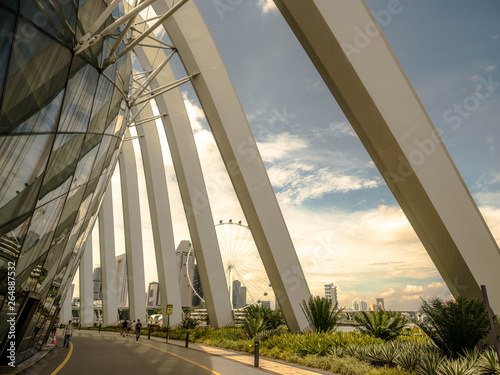 Canvas Print Singapore - NOV 24, 2018: Building in the park Gardens by the Bay, Flower dome Singapore
