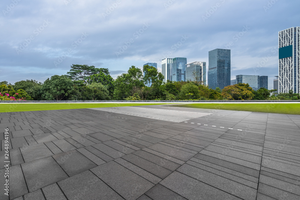 Fototapeta premium empty brick floor with cityscape and skyline.