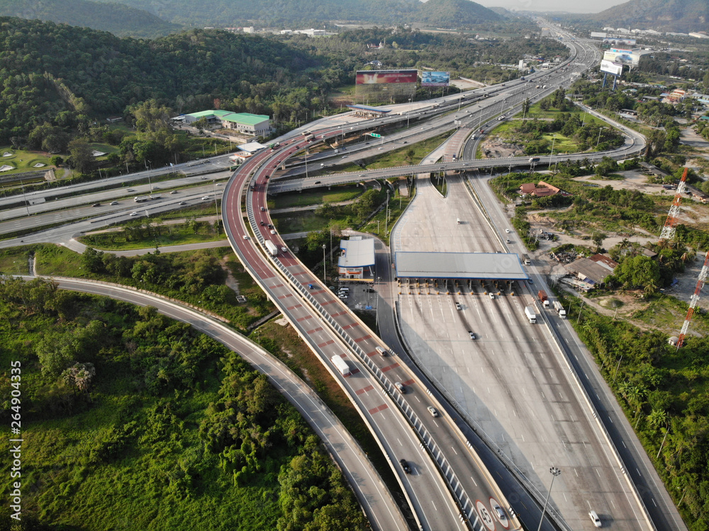 Obraz premium Aerial view Highway that connects the city With good morning Summer of Thailand