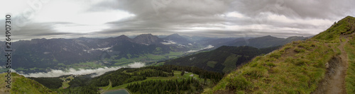 Fototapeta Naklejka Na Ścianę i Meble -  Panorama vom Berg