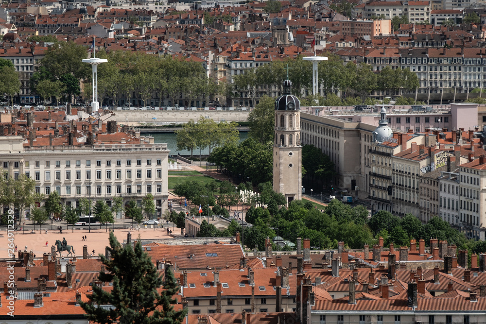 Obraz premium Lyon : Vue sur la place Bellecour et Antonin Poncet 