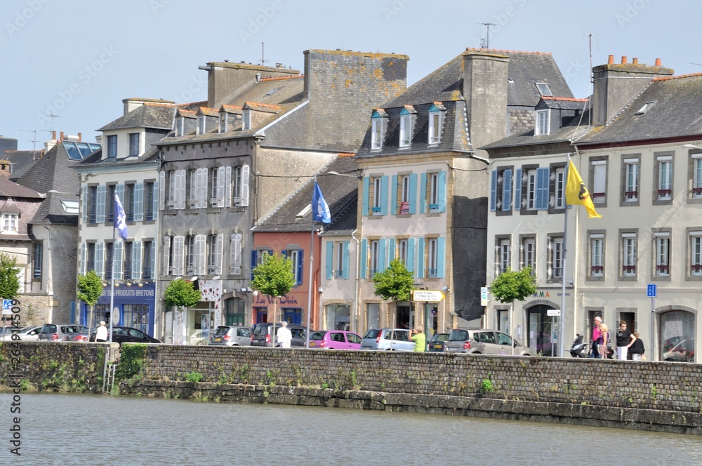 Naklejka premium LANDERNEAU, STONE HOUSES ON ELORN