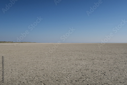 Strand des Ortsteils Bad von Sankt Peter Ording im Frühling