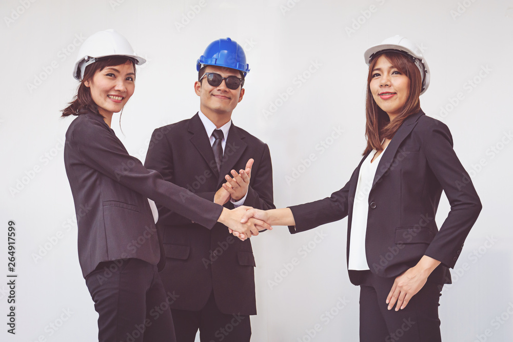 Business foreman shaking hands, finishing up a meeting