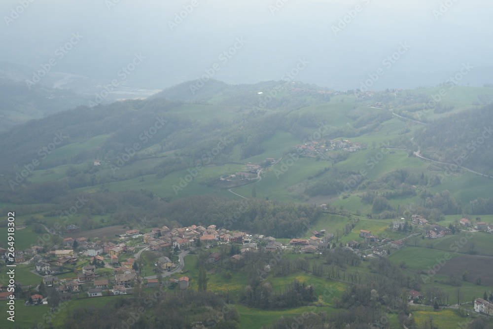 Obraz premium Outdoor and trekking in nature, italian hills 