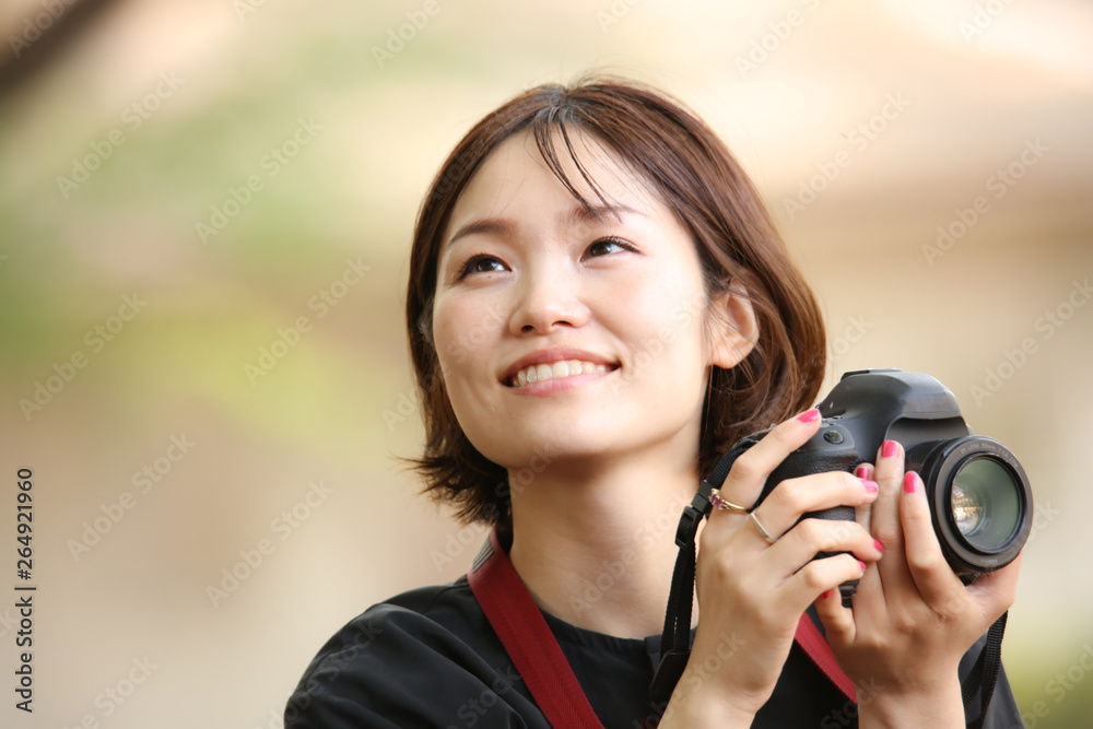 Fototapeta premium 写真を撮る女性