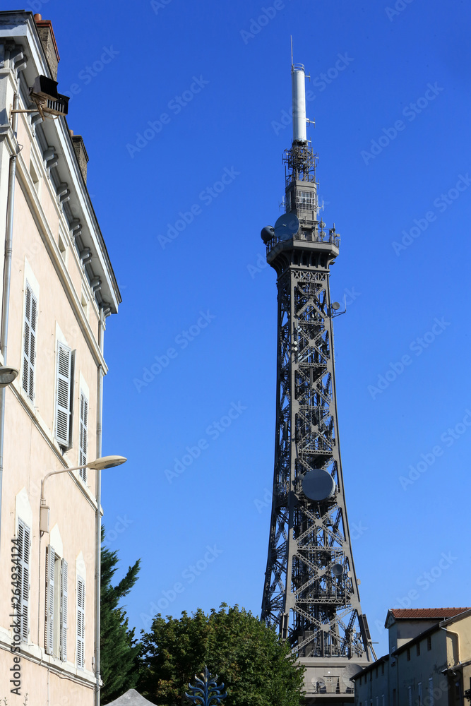 Tour émetteur métallique de 85,9 m. 1892 - 1894. Fourvière. Lyon. / Metal tower transmitter 85.9 mm. 1892 - 1894. Fourvière. Lyon.