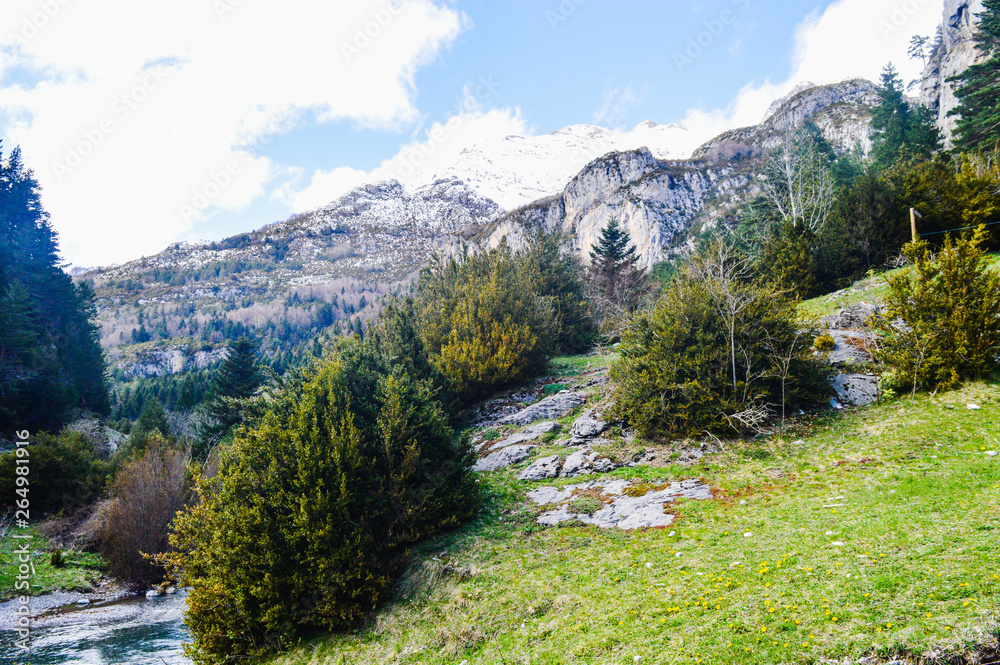 Obraz premium El Parque Natural de Ordesa y el monte perdido