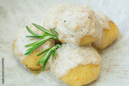 Potatoes with truffle sauce