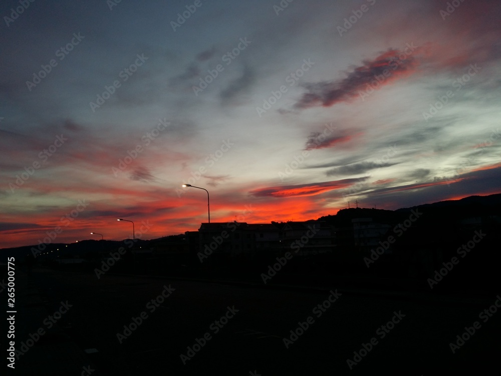 tramonto rosso con vista delle nuvole tramonto rosso con vista delle nuvole