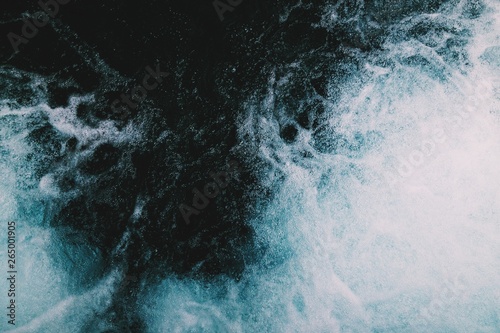 aguas turbias oscuro mar olas oleaje agitado miedo © JuanFerDiaz