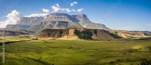 Schilderij op canvas Auyan Tepui panoramic view from Uruyen indigeous camp