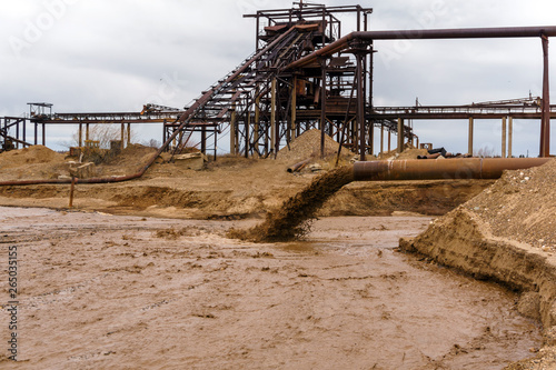 Slika na platnu industrial slurry pipeline