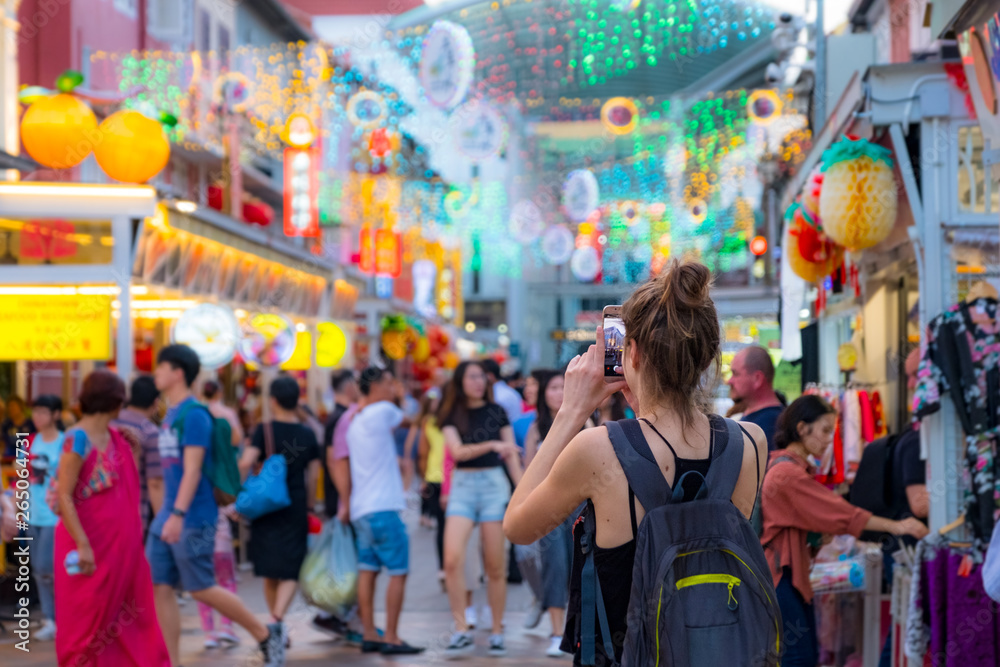 Obraz premium 2019 March 1st, Singapore, Chinatown - People walking and shopping on the street market after sunset.
