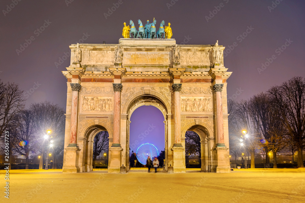 Triumphal Arch (Arc de Carrousel) located between Louvre and Tuileries Garden (Jardin des Tuileries) in Paris at night, France