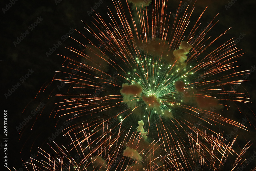 Obraz premium Silvester Feuerwerk Raketen an Neujahr