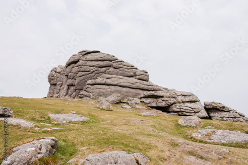 Dartmoor, Devon, Felsen, Heidelandschaft, Moor, Wanderweg, Frühling, Südengland photo