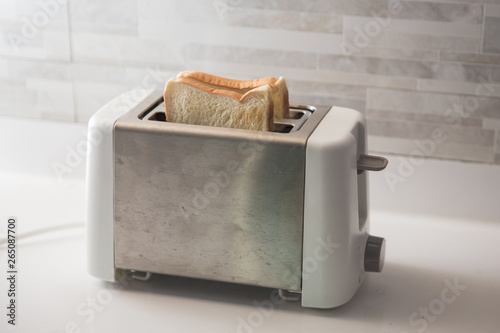 Quadro em tela bread on toaster in the kitchen for breakfast