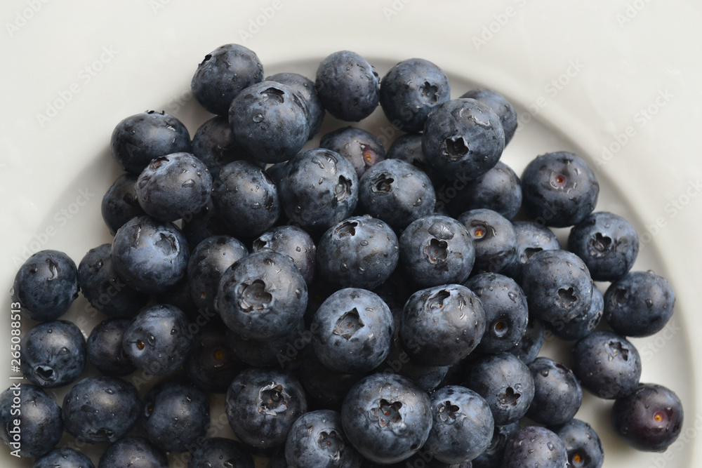 Blueberries - the world's healthiest foods. Contents vitamins, antimicrobial, antipyretic, strengthens the immune system, improves vision, improves digestion, normalizes metabolism.