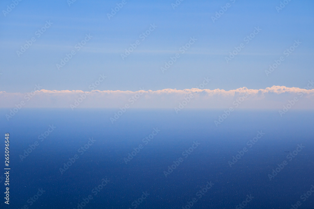 Fototapeta premium Sky and sea simple clear background