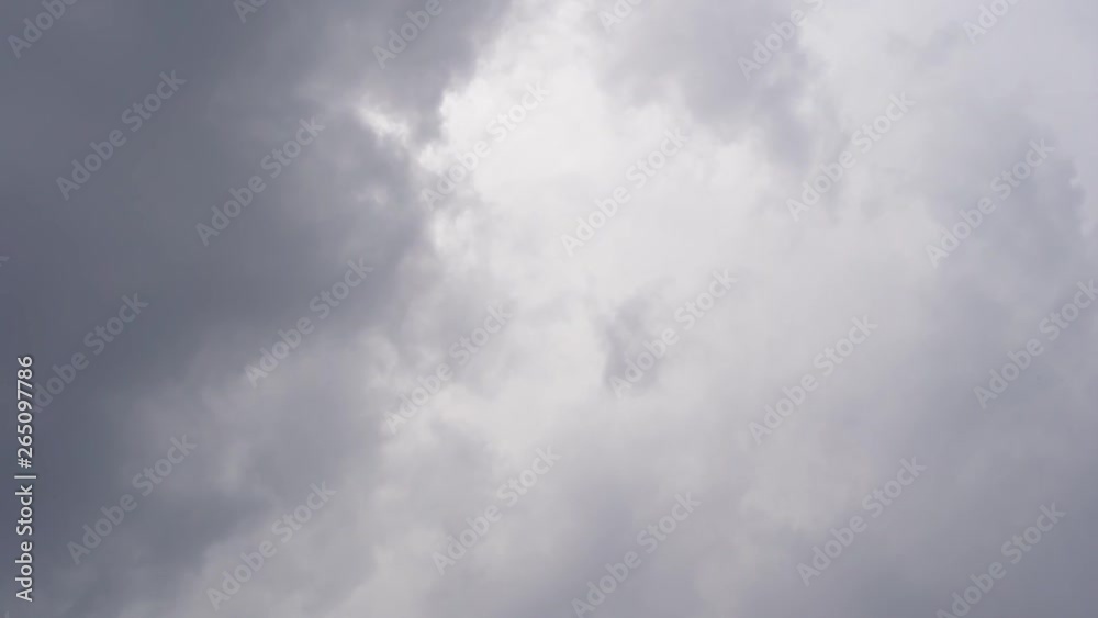 in early spring, the sky frowned clouds before the rain in early spring, the sky frowned clouds before the rain