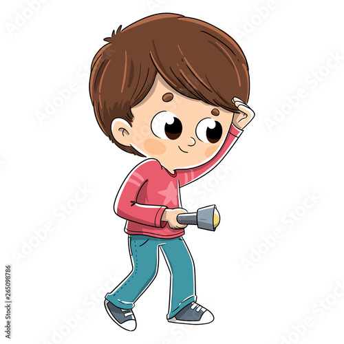 Niño buscando con una linterna