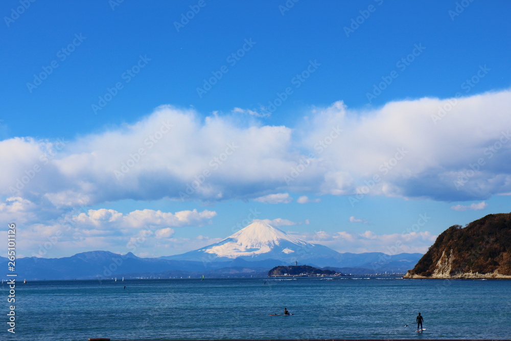 江ノ島と富士山