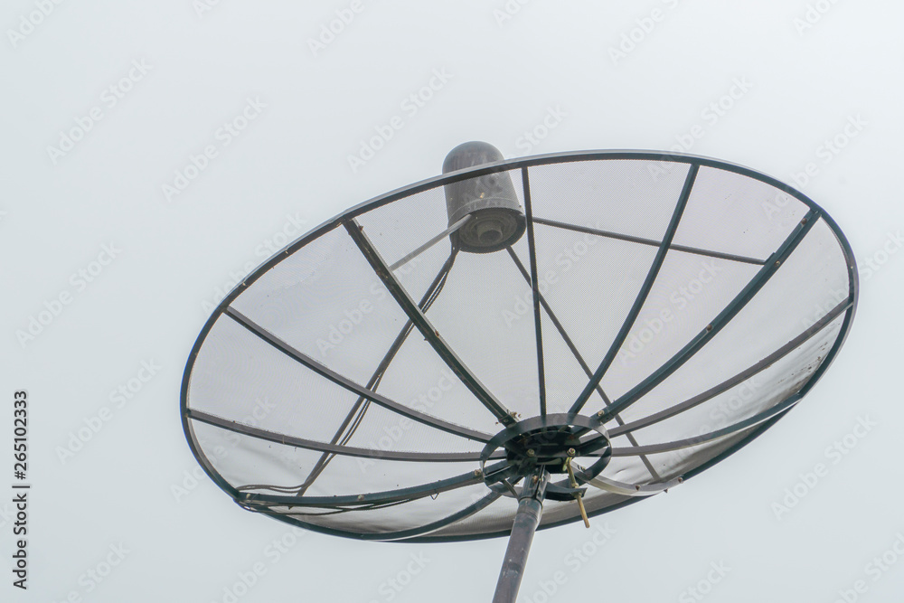 Satellite dish receiver