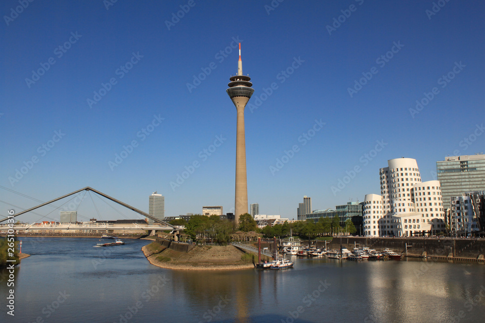 Düsseldorf, Panorama von der Hafenspitze