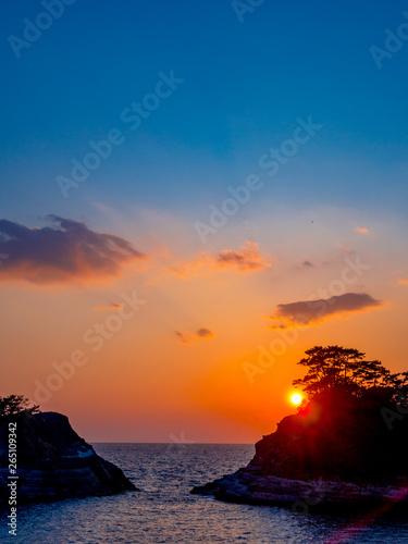 【静岡県伊豆半島ジオパーク】西伊豆堂ヶ島の夕景【冬】