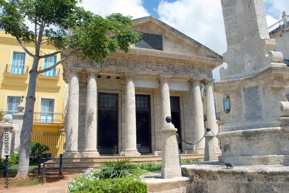 Ville de La Havane, temple, colonnes et monument, Cuba, Caraïbes