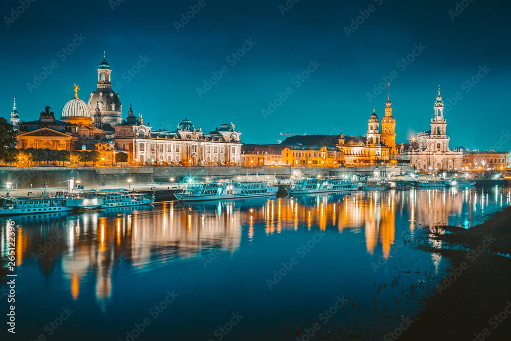 Fototapeta premium Dresden skyline with Elbe river at twilight, Germany
