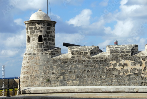  La Havane, tour et créneaux de la Forteresse de San Carlos de la Cabana, Cuba, Caraïbes