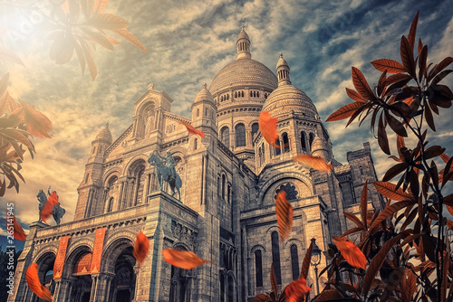 Basilica Sacre Coeur in autumn at Montmartre in Paris, France © Stockbym