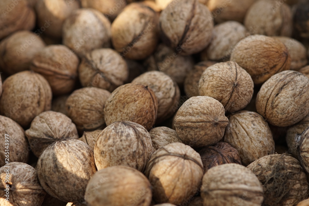 a lot of walnuts in the peel close up.